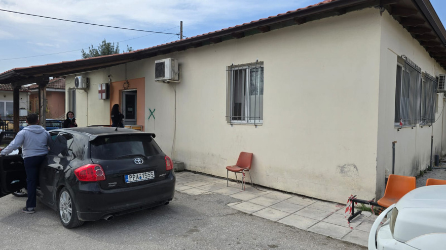 Άγρια επεισόδια στο Κέντρο Υγείας Τυρνάβου - Εξαγριωμένοι συγγενείς ασθενή επιτέθηκαν σε γιατρούς και αστυνομικούς