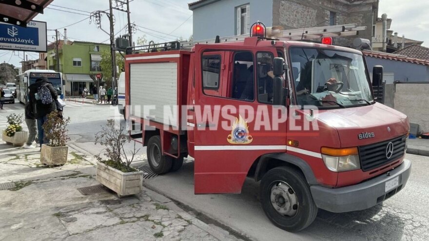 Τροχαίο στην Αγριά - Γυναίκα λιποθύμησε πάνω στο τιμόνι και έπεσε πάνω σε σταθμευμένο όχημα