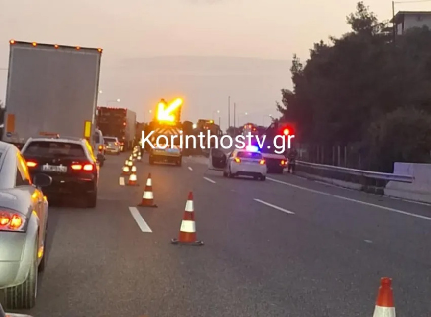 Ανατροπή φορτηγού στην Αθηνών - Κορίνθου στο ύψος των Αγίων Θεοδώρων