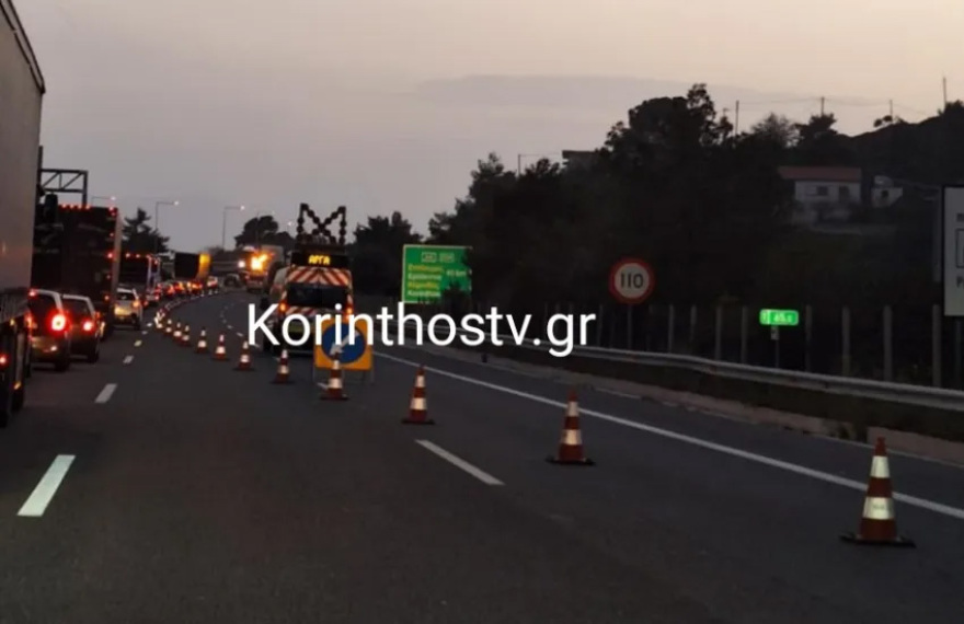 Ανατροπή φορτηγού στην Αθηνών - Κορίνθου στο ύψος των Αγίων Θεοδώρων