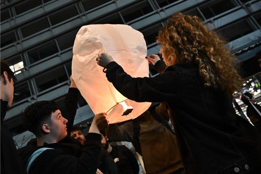 Συναυλία για τα Τέμπη στο Σύνταγμα - Δείτε βίντεο και φωτογραφίες