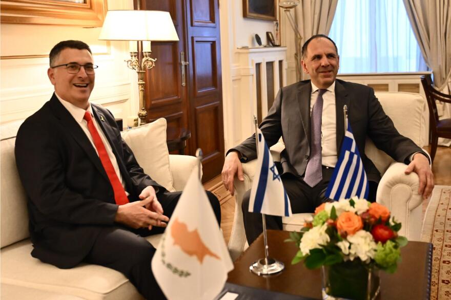 Προσβλέπουμε στην επανενεργοποίηση του 3+1 και τη συμμετοχή των ΗΠΑ, είπε ο Γεραπετρίτης στην τριμερή με Κύπρο και Ισραήλ