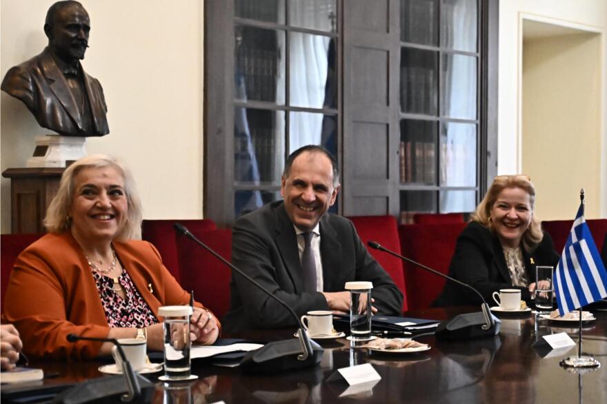 Προσβλέπουμε στην επανενεργοποίηση του 3+1 και τη συμμετοχή των ΗΠΑ, είπε ο Γεραπετρίτης στην τριμερή με Κύπρο και Ισραήλ