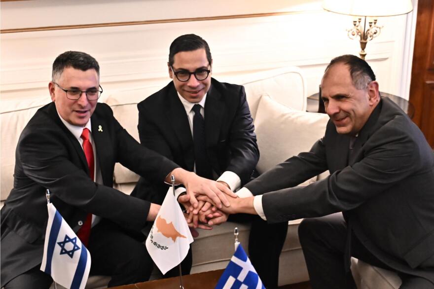 Προσβλέπουμε στην επανενεργοποίηση του 3+1 και τη συμμετοχή των ΗΠΑ, είπε ο Γεραπετρίτης στην τριμερή με Κύπρο και Ισραήλ