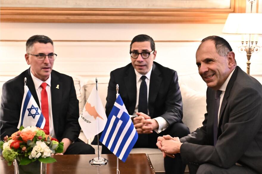 Προσβλέπουμε στην επανενεργοποίηση του 3+1 και τη συμμετοχή των ΗΠΑ, είπε ο Γεραπετρίτης στην τριμερή με Κύπρο και Ισραήλ