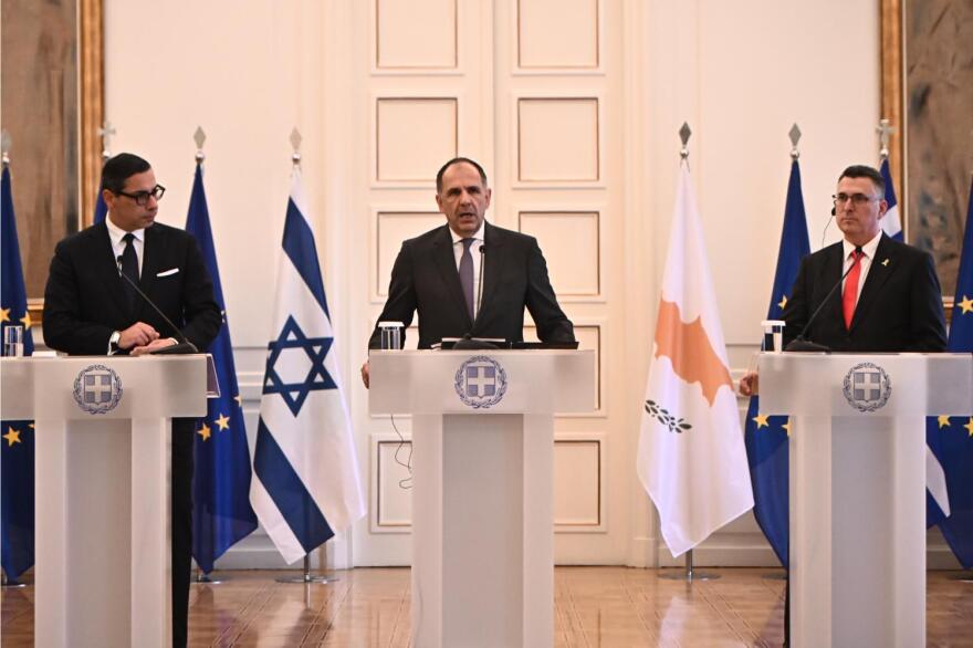 Προσβλέπουμε στην επανενεργοποίηση του 3+1 και τη συμμετοχή των ΗΠΑ, είπε ο Γεραπετρίτης στην τριμερή με Κύπρο και Ισραήλ