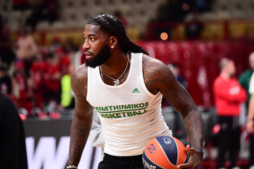 Έκανε ζέσταμα στο ΣΕΦ πριν το τζάμπολ του Ολυμπιακός - Παναθηναϊκός ο Λεσόρ - Βίντεο, φωτογραφίες