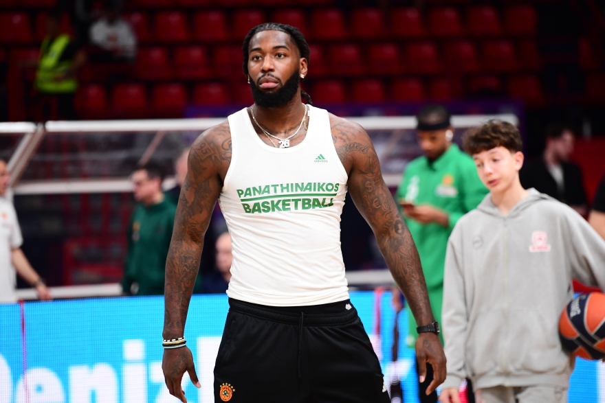 Έκανε ζέσταμα στο ΣΕΦ πριν το τζάμπολ του Ολυμπιακός - Παναθηναϊκός ο Λεσόρ - Βίντεο, φωτογραφίες