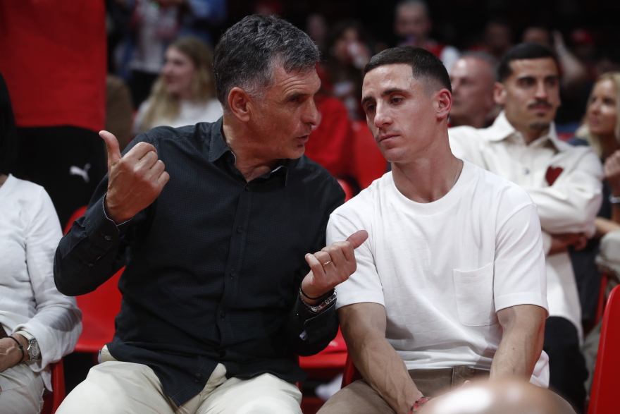 Επέστρεψε στον Πειραιά ο Ποντένσε - Στο ΣΕΦ για το Ολυμπιακός - Παναθηναϊκός ο Πορτογάλος - Δείτε φωτογραφίες