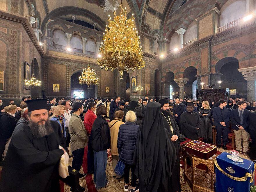 Αυτή την ώρα η εξόδιος ακολουθία του Μητροπολίτη πρώην Θεσσαλονίκης Άνθιμου χοροστατούντος του Ιερώνυμου