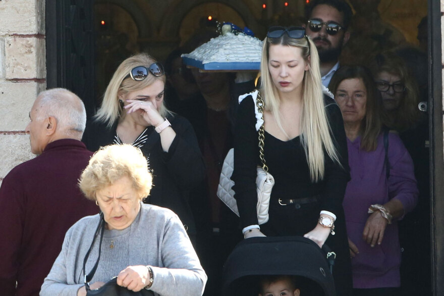 Μνημόσυνο στο κοιμητήριο Καλλιθέας για τις 40 μέρες από τον θάνατο του μικρού Άγγελου