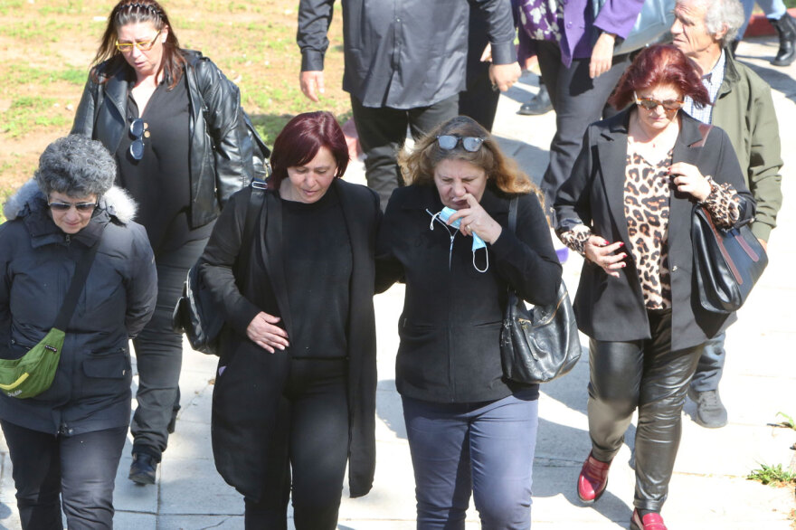 Μνημόσυνο στο κοιμητήριο Καλλιθέας για τις 40 μέρες από τον θάνατο του μικρού Άγγελου