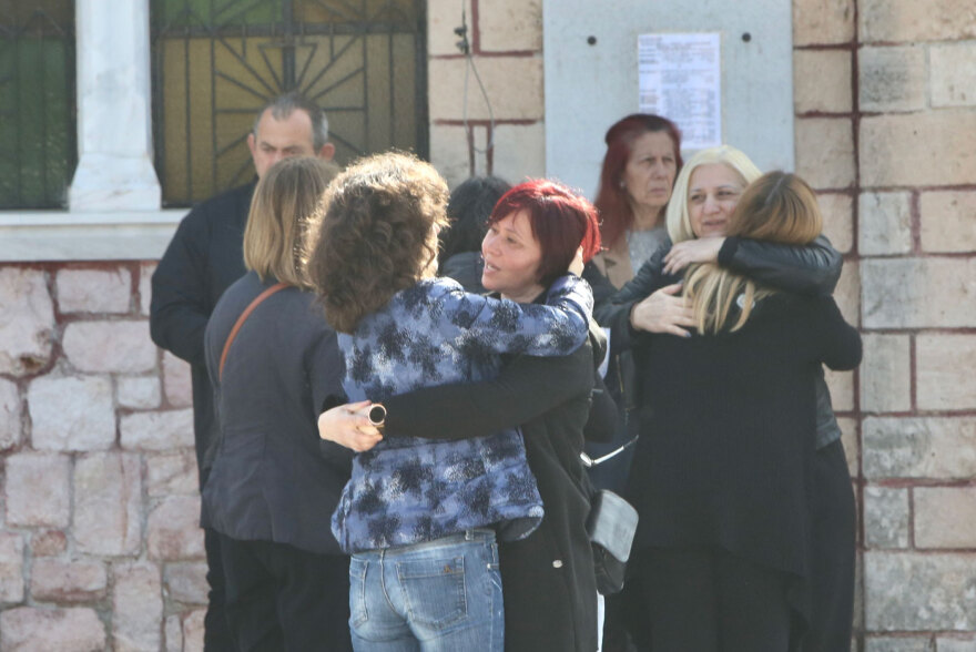 Μνημόσυνο στο κοιμητήριο Καλλιθέας για τις 40 μέρες από τον θάνατο του μικρού Άγγελου