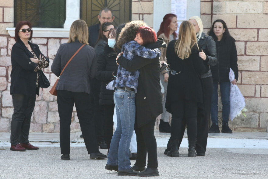 Μνημόσυνο στο κοιμητήριο Καλλιθέας για τις 40 μέρες από τον θάνατο του μικρού Άγγελου