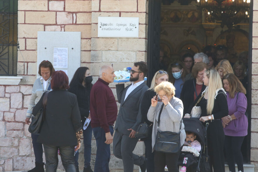 Μνημόσυνο στο κοιμητήριο Καλλιθέας για τις 40 μέρες από τον θάνατο του μικρού Άγγελου