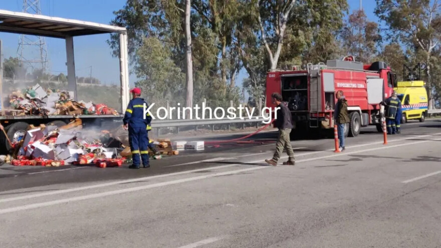 Νταλίκα λαμπάδιασε στην Εθνική Οδό Αθηνών-Κορίνθου - Δείτε βίντεο και φωτογραφίες 