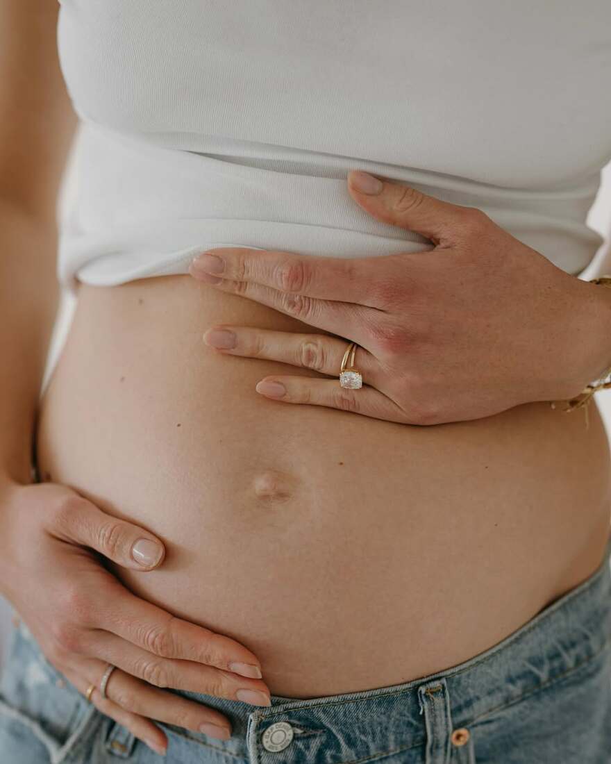 Η Κάρλι Κλος είναι έγκυος στο τρίτο της παιδί 