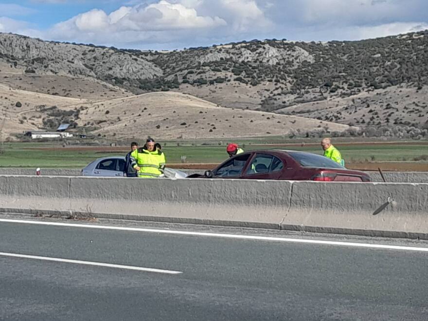 Οδηγός μπήκε στο αντίθετο ρεύμα της Εγνατίας και συγκρούστηκε μετωπικά με ΙΧ - Στο νοσοκομείο δύο άτομα