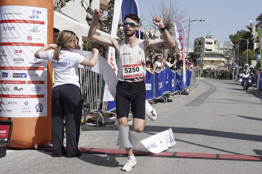 Μαρινάκου και Πετρουλάκης νικητές στα 10 χλμ. στο Run Maroussi 2025