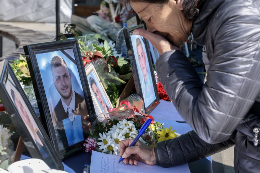 Βόρεια Μακεδονία: Σε ιδιαίτερα βαρύ κλίμα έγιναν οι κηδείες των 59 θυμάτων από την πυρκαγιά στο Κότσανι 