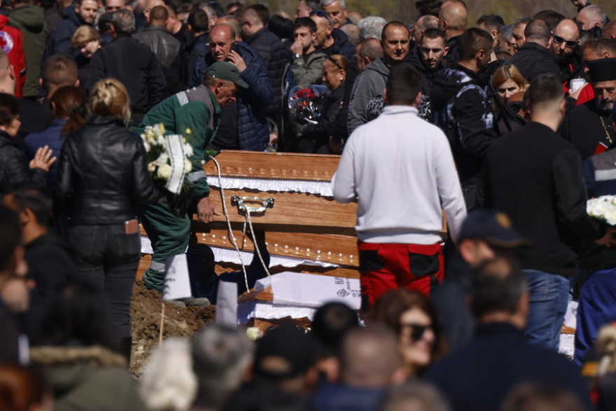 Βόρεια Μακεδονία: Σε ιδιαίτερα βαρύ κλίμα έγιναν οι κηδείες των 59 θυμάτων από την πυρκαγιά στο Κότσανι 