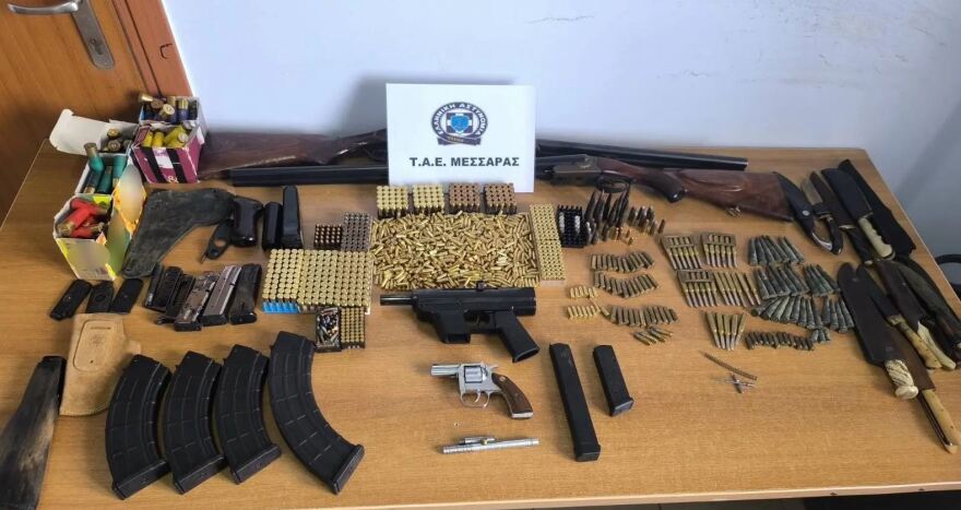 Συνελήφθη 61χρονος στο Ηράκλειο - Βρέθηκε ολόκληρο οπλοστάσιο στο σπίτι του