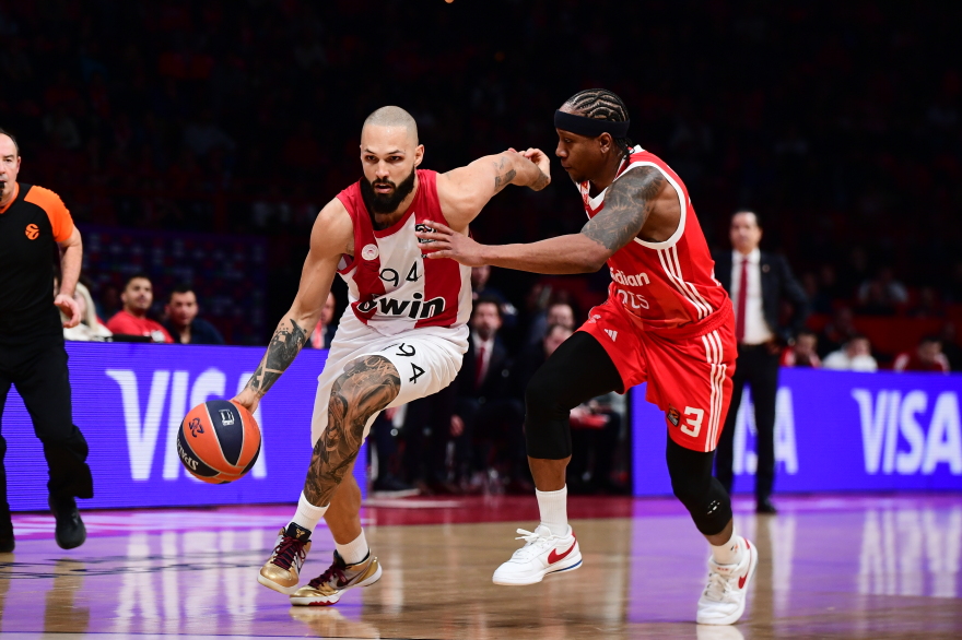 Εμπνευσμένα από το «Forrest Gump» τα παπούτσια που φορούσε ο Κάνααν κόντρα στον Ολυμπιακό - Φωτογραφίες