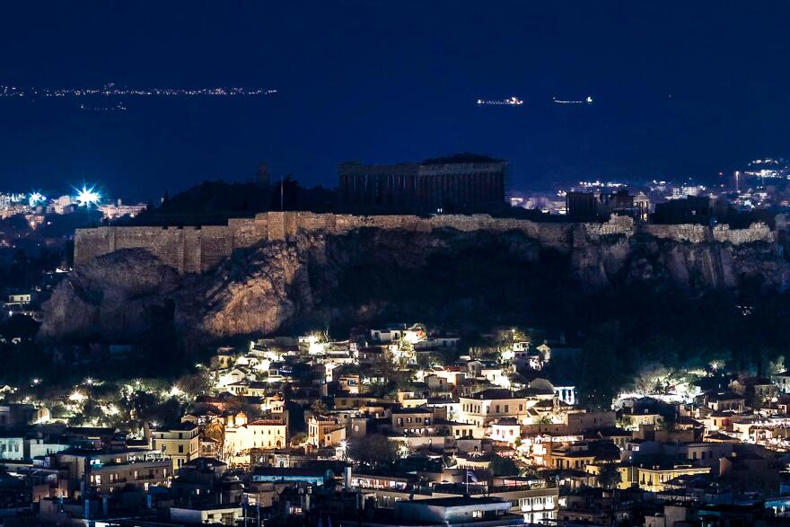 Συσκότιση στην Ακρόπολη για καλό σκοπό, έσβησαν τα φώτα για την Ώρα της Γης - Δείτε βίντεο και φωτογραφίες