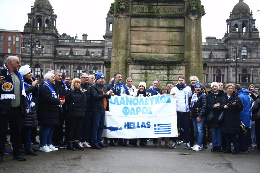 Απόβαση των Ελλήνων στη Γλασκώβη για το παιχνίδι με την Σκωτία - Φωτογραφίες