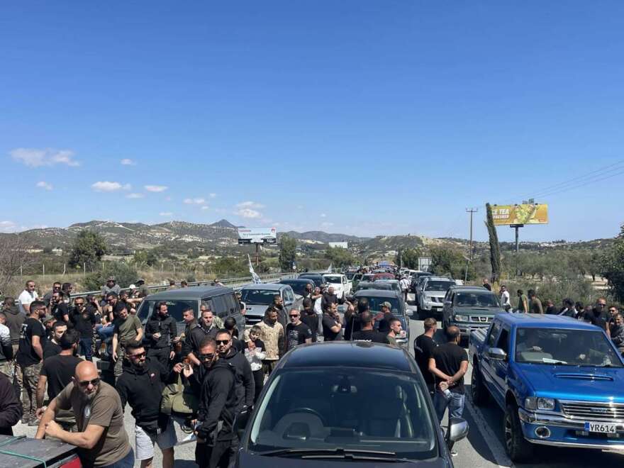 Κύπρος: Κυνηγοί έκλεισαν αυτοκινητόδρομο και έκαναν γλέντι με ψησταριές και τσίπουρα - Βίντεο