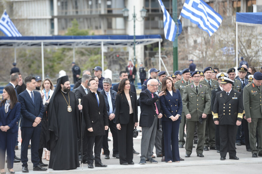 25η Μαρτίου: Φωτογραφίες από τη μαθητική παρέλαση στο κέντρο της Αθήνας – Ποιοι δρόμοι κλείνουν | Ειδήσεις για την Οικονομία