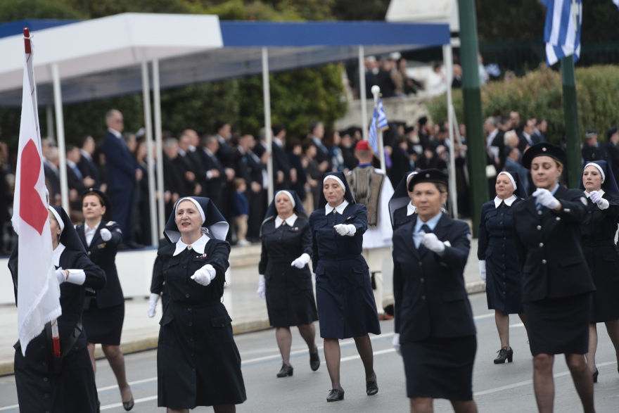 Με λαμπρότητα τιμήθηκε η επέτειος 25ης Μαρτίου - Εντυπωσιακή η στρατιωτική παρέλαση, πλήθος κόσμου στο Σύνταγμα 