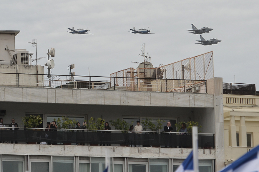 Με λαμπρότητα τιμήθηκε η επέτειος 25ης Μαρτίου - Εντυπωσιακή η στρατιωτική παρέλαση, πλήθος κόσμου στο Σύνταγμα 