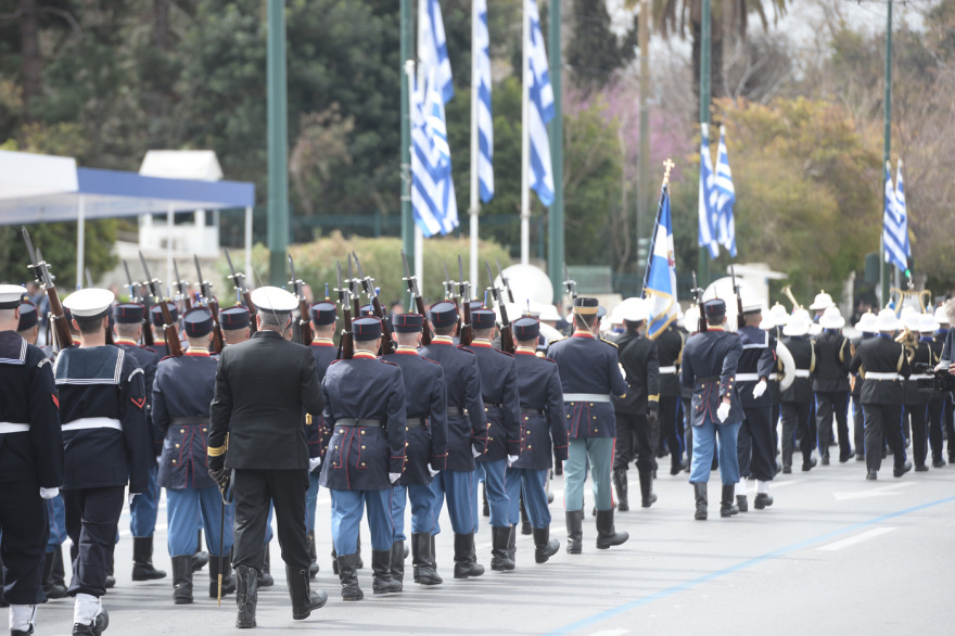 Προετοιμάζεται η Αθήνα για την στρατιωτική παρέλαση της 25ης Μαρτίου που ξεκινά στις 11:00 - Δείτε φωτογραφίες 