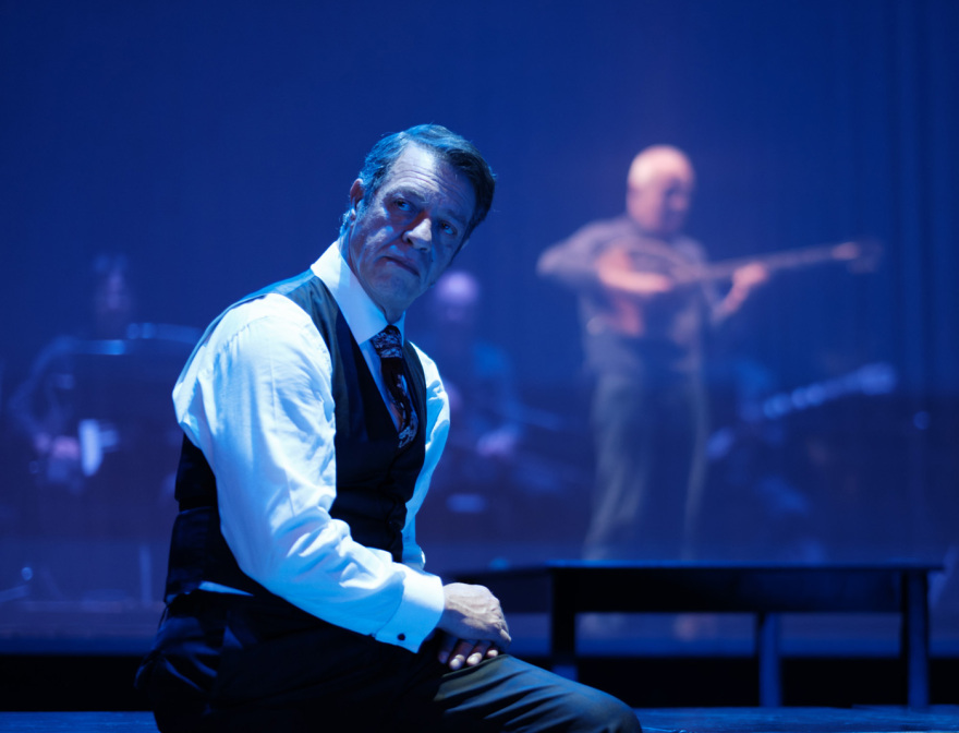 «Τα πήρες όλα κι έφυγες – Η ζωή του Στράτου Διονυσίου» στο Θέατρο Παλλάς