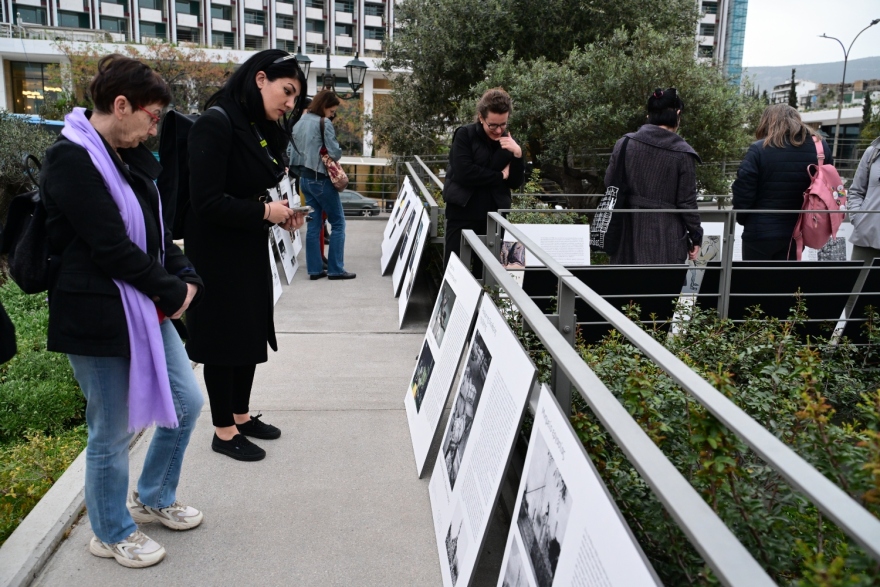 Εθνική Πινακοθήκη: Συγκέντρωση για την επιστροφή των έργων που βανδάλισε ο βουλευτής της Νίκης, δείτε φωτογραφίες