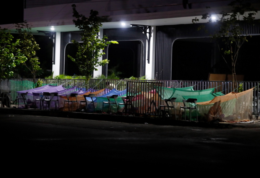 «Ακόμα κι αν τους απεγκλωβίσουμε, τα νοσοκομεία δεν μπορούν να τους περιθάλψουν» - Δραματική μαρτυρία για τον σεισμό στη Μιανμάρ