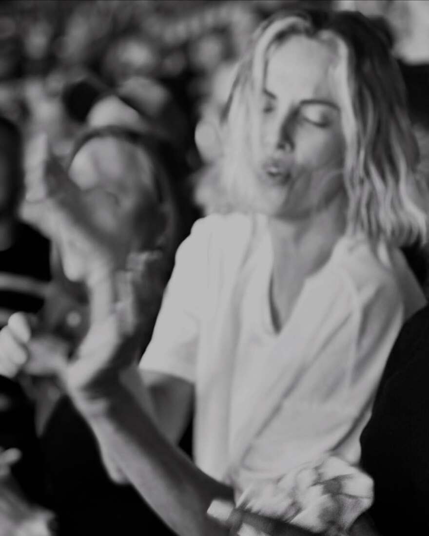 Σαρλίζ Θερόν: Ο ενθουσιασμός της με τη συναυλία της Ντούα Λίπα