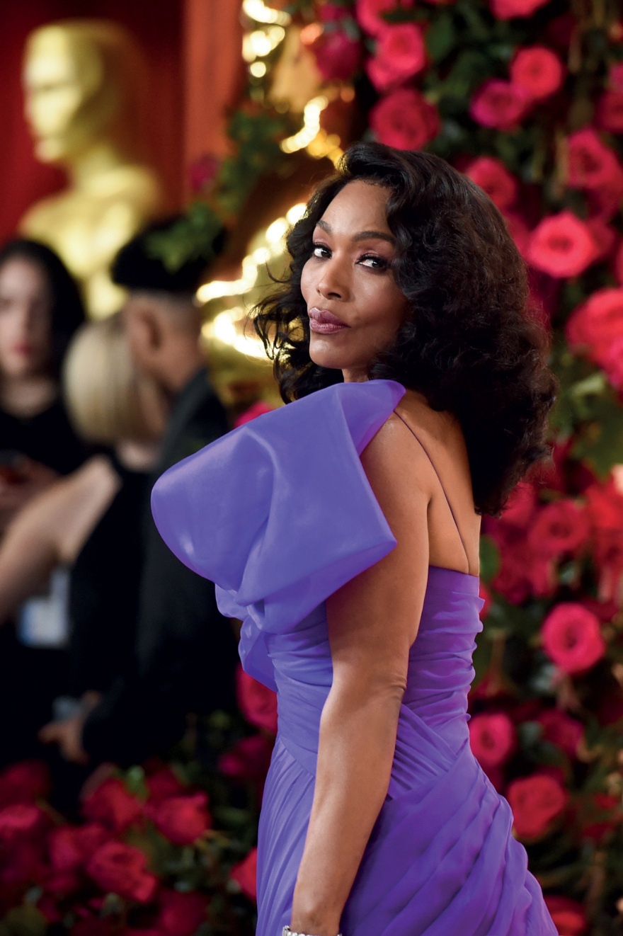 Αντζελα Μπάσετ, 45 χρόνια λαμπρής καριέρας