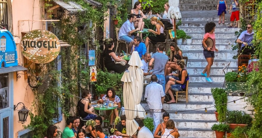 Ένα «Γιασεμί» αξίας €2,8 εκατ.: Η ιστορία του διάσημου μαγαζιού της Πλάκας 