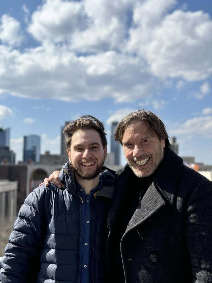 Ο Στράτος Τζώρτζογλου φωτογραφίζεται με τον γιο του στο Instagram