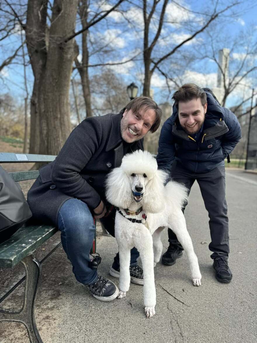 Ο Στράτος Τζώρτζογλου φωτογραφίζεται με τον γιο του στο Instagram