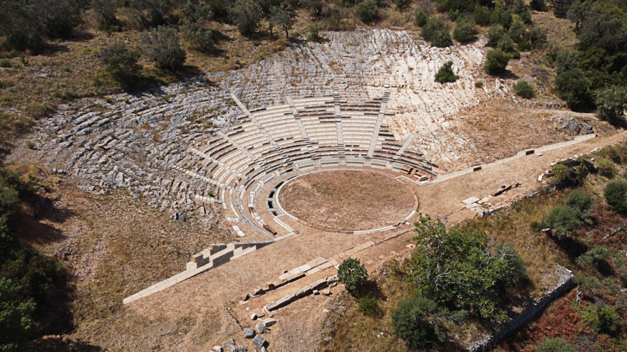 Ο εντοπισμός και η συστηματική ανασκαφή του αρχαίου θεάτρου της Λευκάδας - Δείτε φωτογραφίες 
