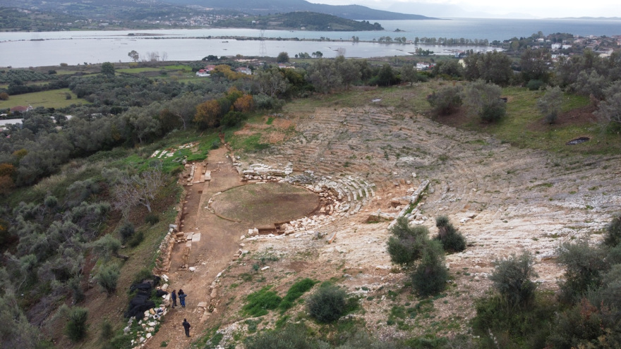 Ο εντοπισμός και η συστηματική ανασκαφή του αρχαίου θεάτρου της Λευκάδας - Δείτε φωτογραφίες 