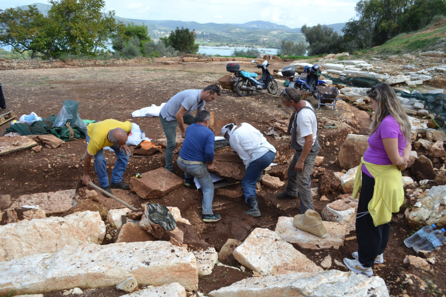 Ο εντοπισμός και η συστηματική ανασκαφή του αρχαίου θεάτρου της Λευκάδας - Δείτε φωτογραφίες 