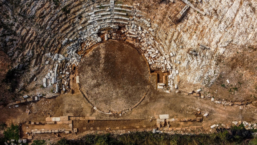 Ο εντοπισμός και η συστηματική ανασκαφή του αρχαίου θεάτρου της Λευκάδας - Δείτε φωτογραφίες 
