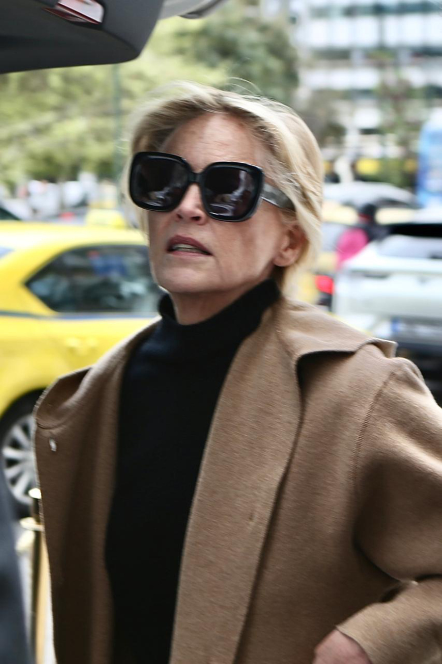 Η Σάρον Στόουν στο ξενοδοχείο Μεγάλη Βρεταννία - Δείτε φωτογραφίες