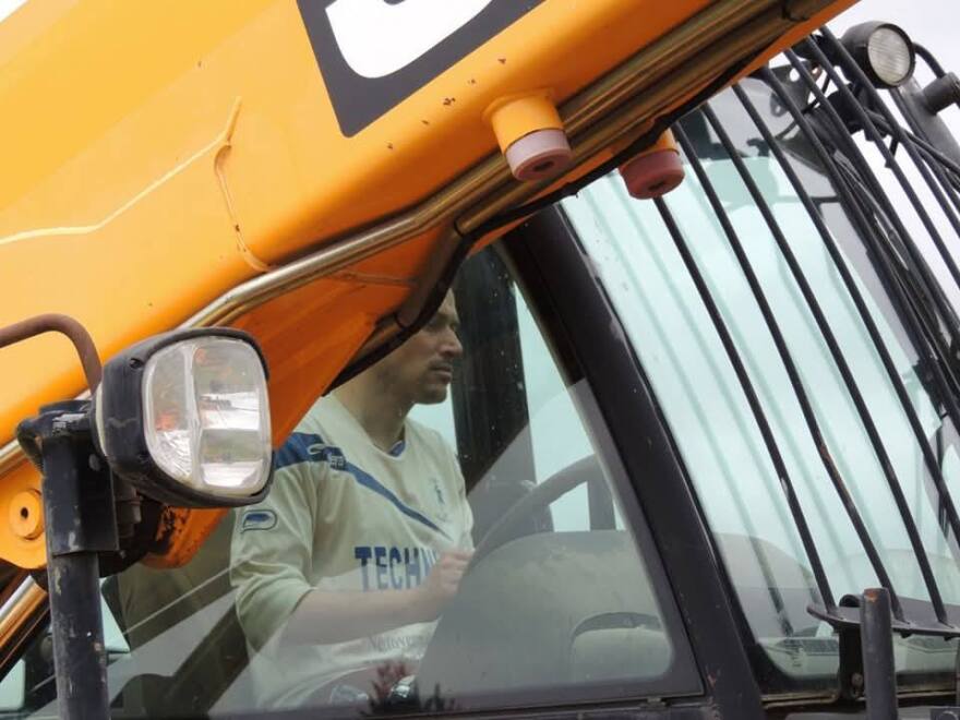 Γαλλία: Απίστευτο περιστατικό σε ερασιτεχνικό πρωτάθλημα με παίκτη να... χάνεται σε μια τεράστια τρύπα