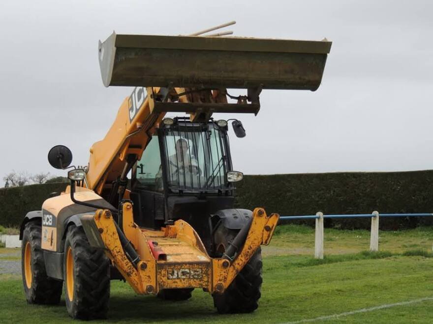 Γαλλία: Απίστευτο περιστατικό σε ερασιτεχνικό πρωτάθλημα με παίκτη να... χάνεται σε μια τεράστια τρύπα