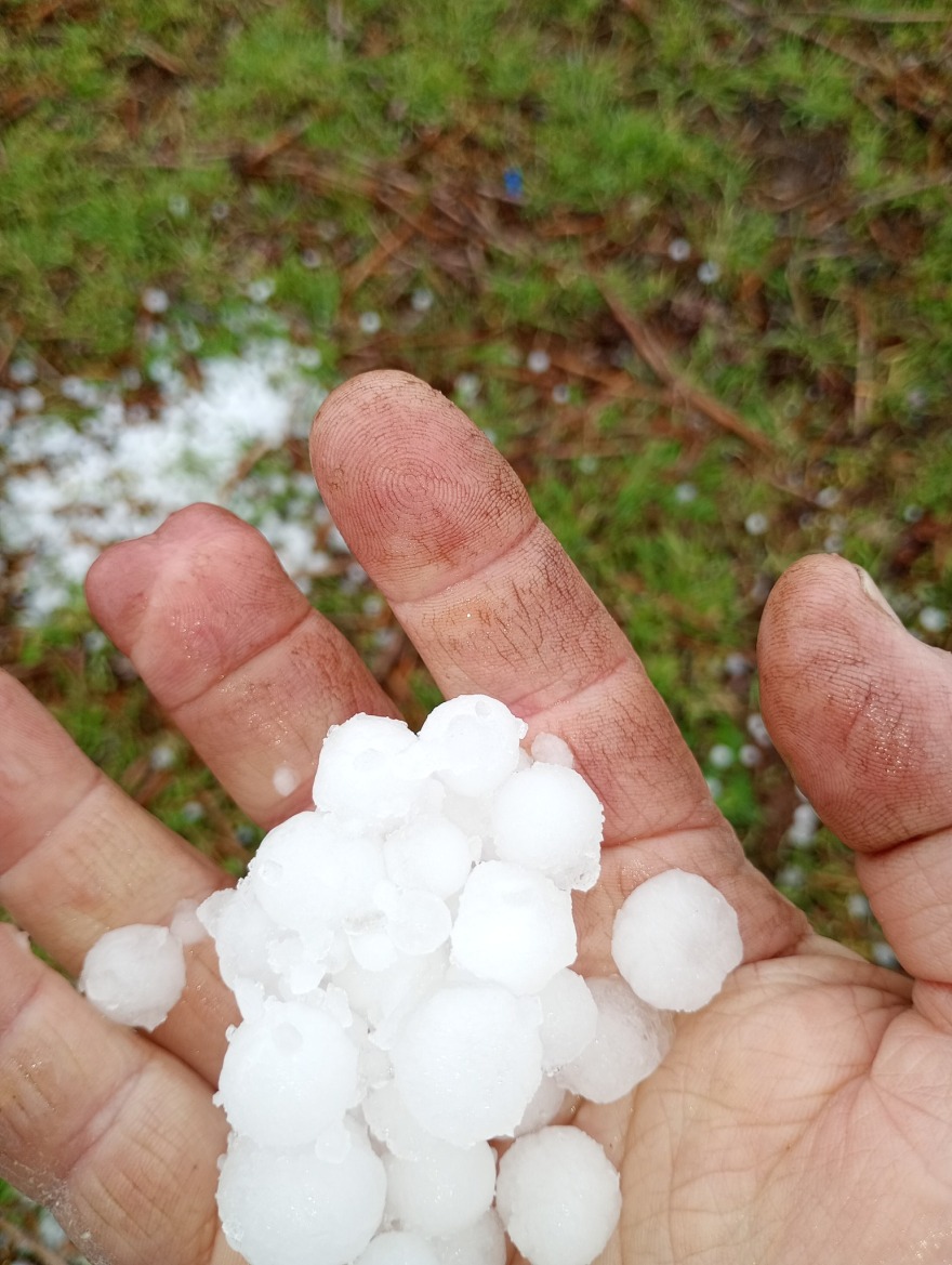 Πυκνή χαλαζόπτωση στην Κορινθία - Δείτε βίντεο και φωτογραφίες 